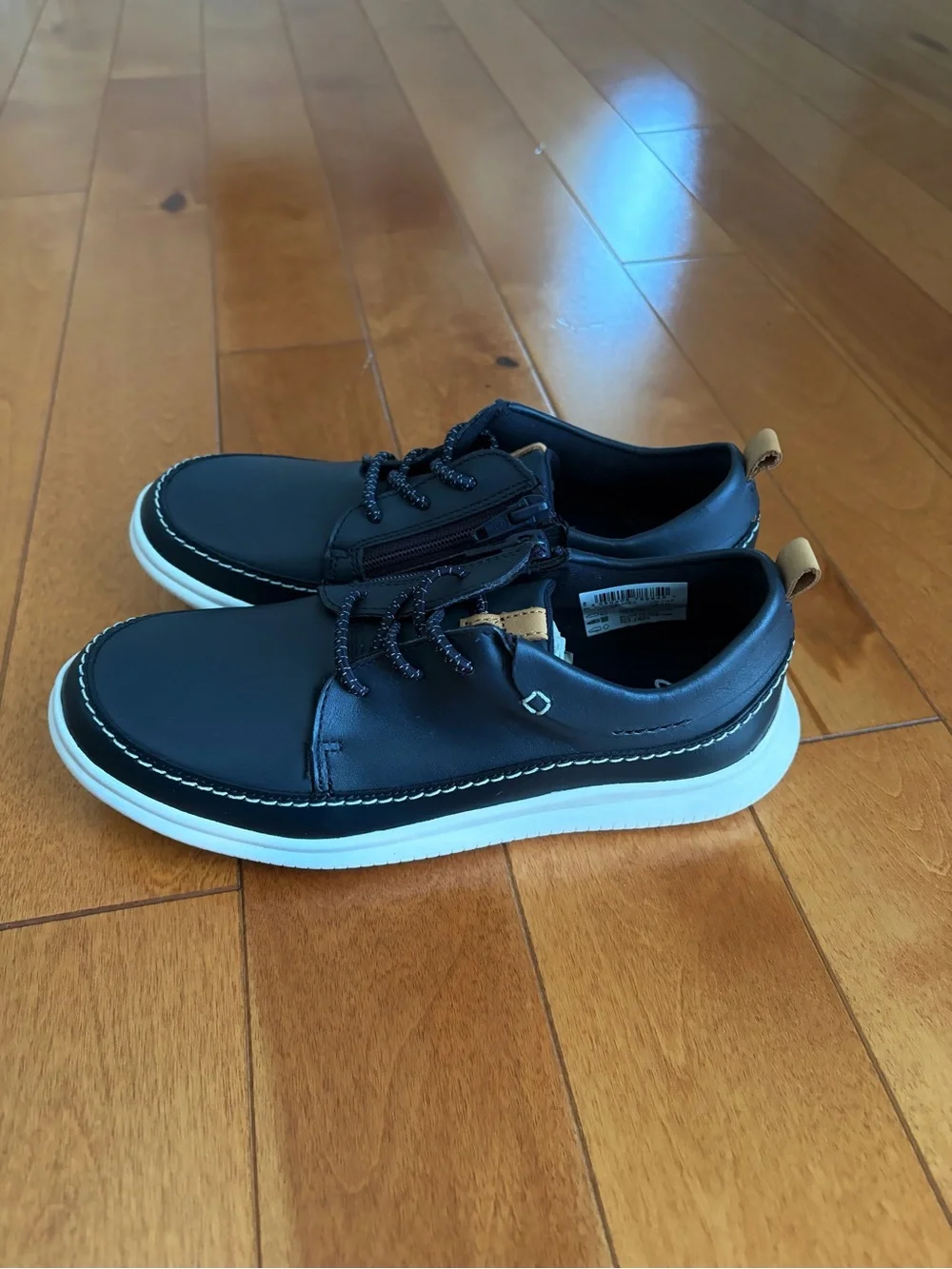 NIB Clarks Cloud Blaze Boys Navy Blue Leather Sneakers Shoes Size 2
